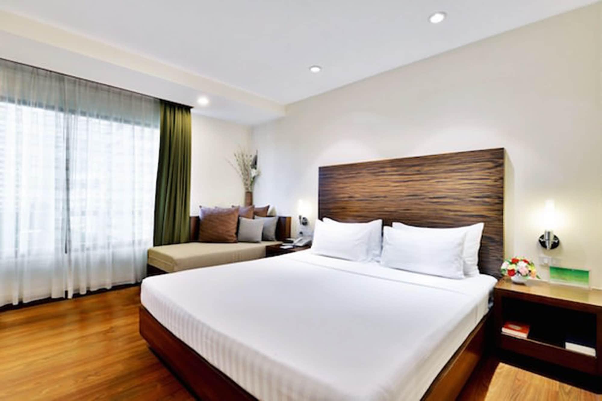 Khách sạn St. Bangkok