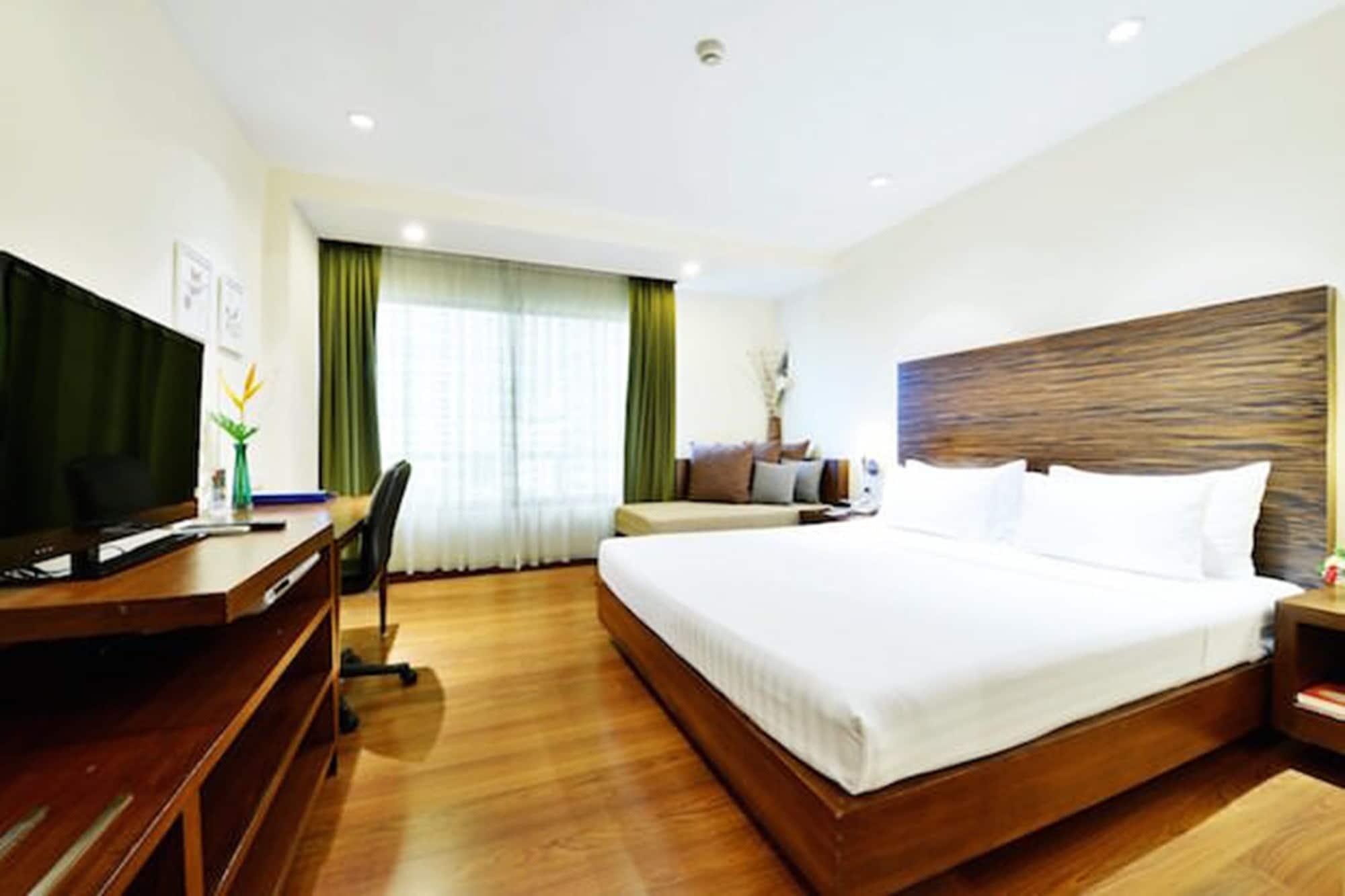 St. Khách sạn 3*
