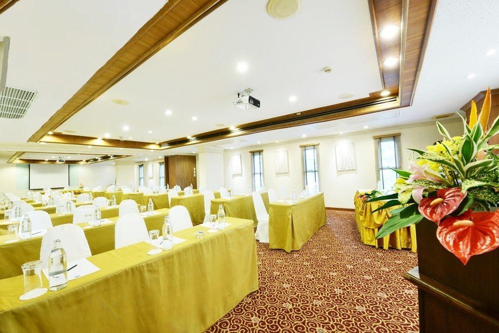 Khách sạn St. Bangkok